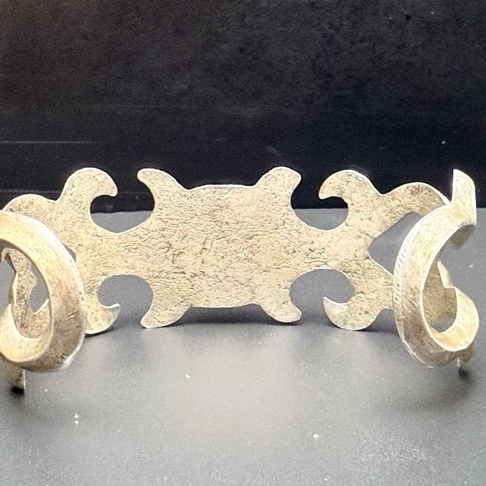 Native American Sand Cast Cuff Bracelet Silver Turquoise Unsigned Navajo Vintage - Picture 4 of 13